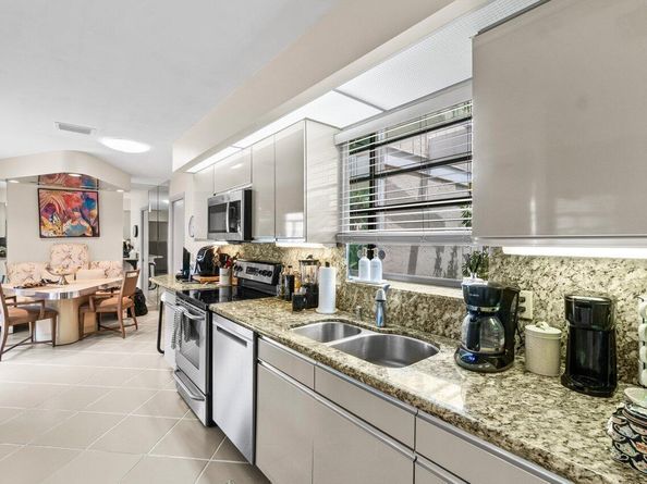 25 Glens Drive W, Boynton Beach FL 33436