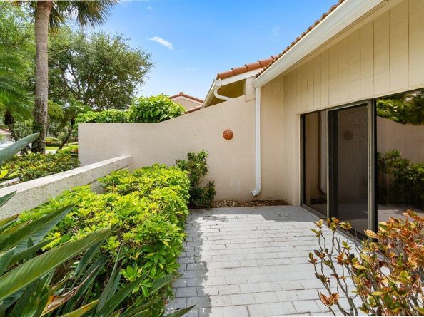 25 Glens Drive W, Boynton Beach FL 33436