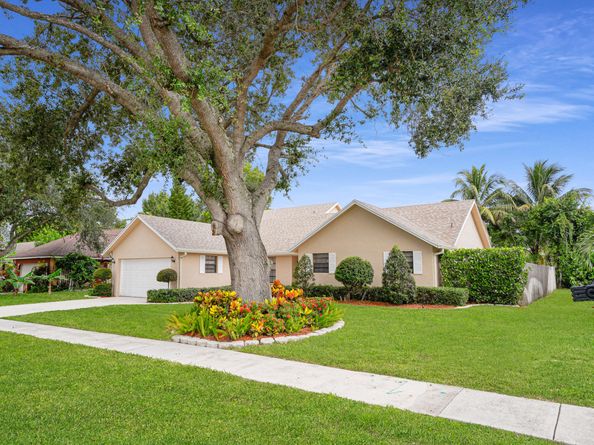 12275 Sannenwood Lane, Wellington FL 33414