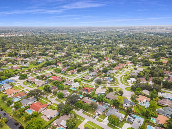 12275 Sannenwood Lane, Wellington FL 33414