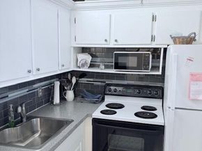 171 Oakridge L 171, Deerfield Beach FL 33442
