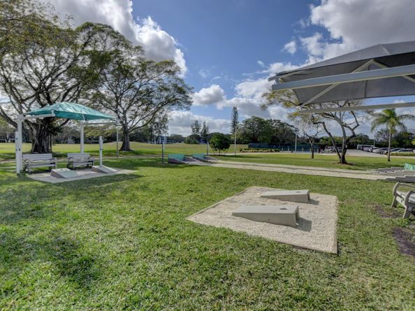 171 Oakridge L 171, Deerfield Beach FL 33442