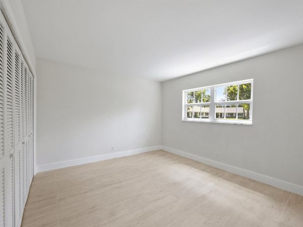 315 Venetian Drive 4, Delray Beach FL 33483
