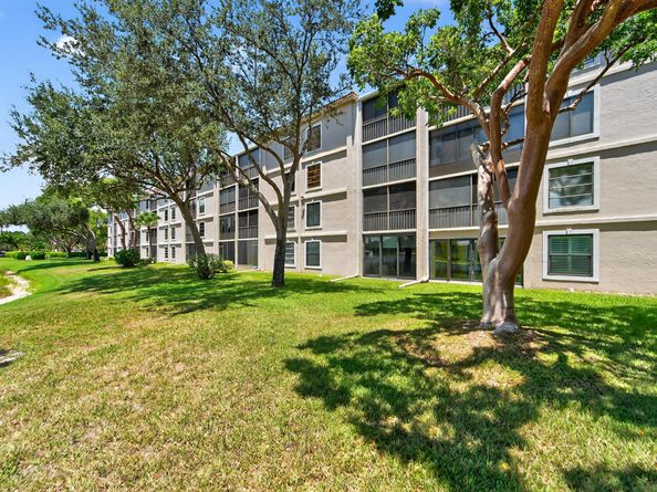 6093 Pointe Regal Circle 301, Delray Beach FL 33484