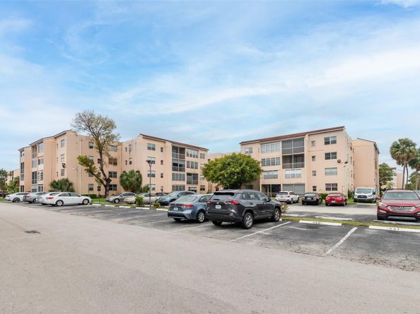2840 Somerset Dr 403, Lauderdale Lakes FL 33311