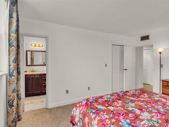 2840 Somerset Dr 403, Lauderdale Lakes FL 33311