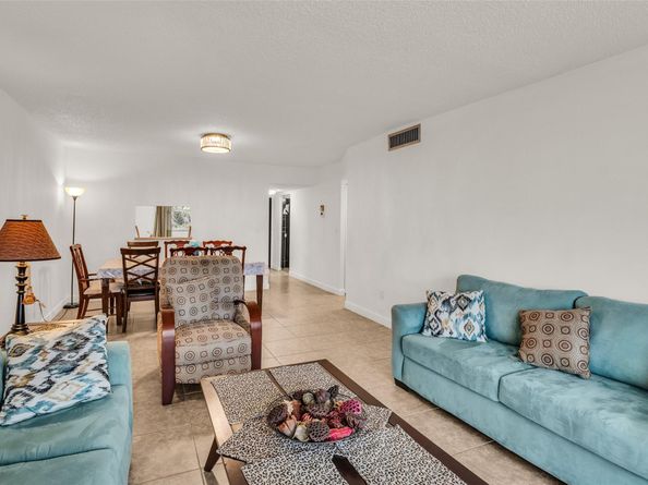 2840 Somerset Dr 403, Lauderdale Lakes FL 33311