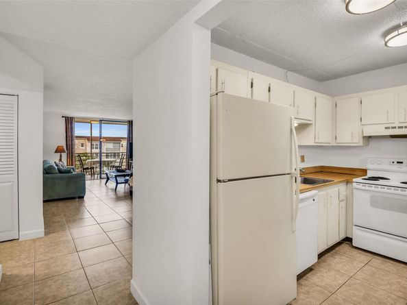 2840 Somerset Dr 403, Lauderdale Lakes FL 33311