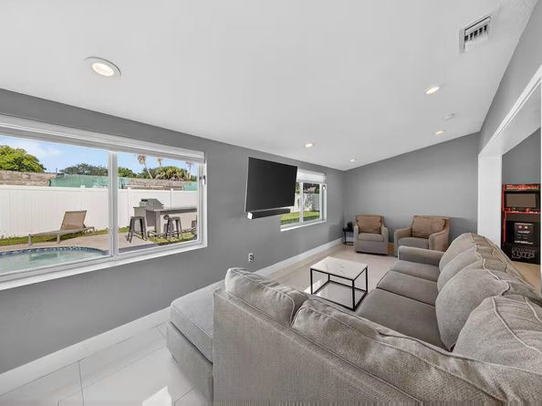 1700 NW 28 Avenue, Fort Lauderdale FL 33311