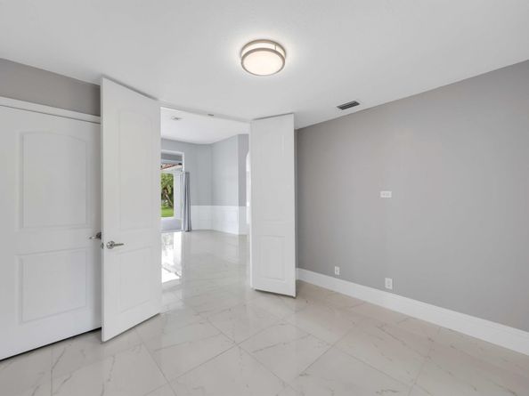 19162 Cloister Lake Lane, Boca Raton FL 33498