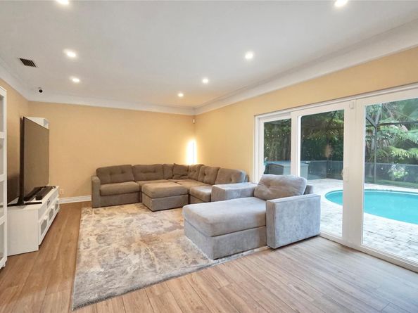 7501 Red Bay Place, Coral Springs FL 33065