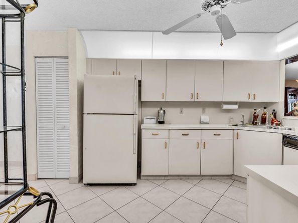 7449 Fairfax Dr 211, Fort Lauderdale FL 33321