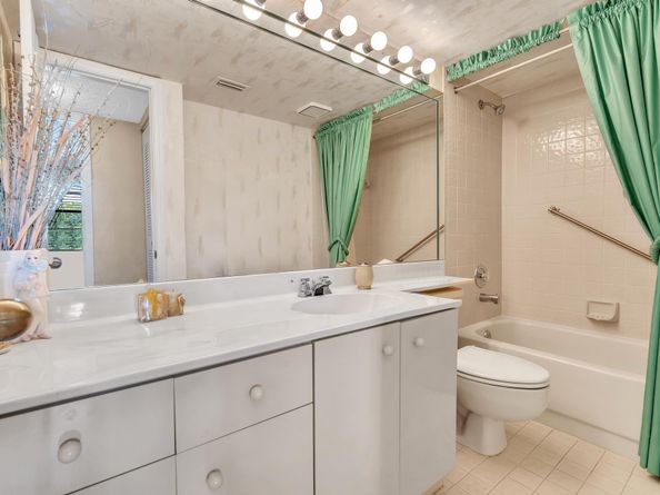 7449 Fairfax Dr 211, Fort Lauderdale FL 33321