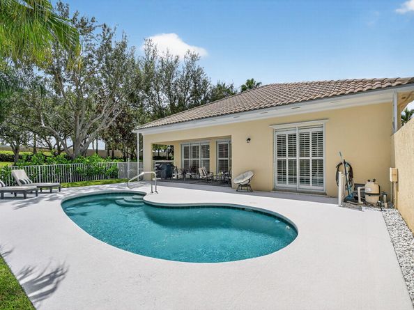 8015 Laborie Lane, Wellington FL 33414