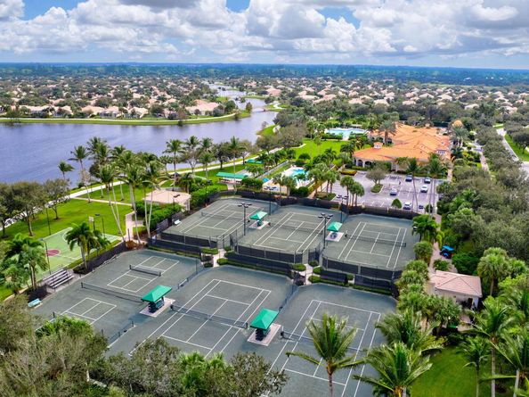 8015 Laborie Lane, Wellington FL 33414