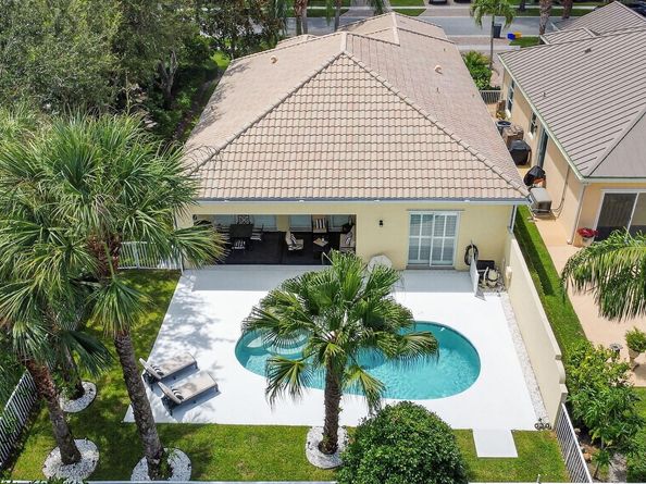 8015 Laborie Lane, Wellington FL 33414