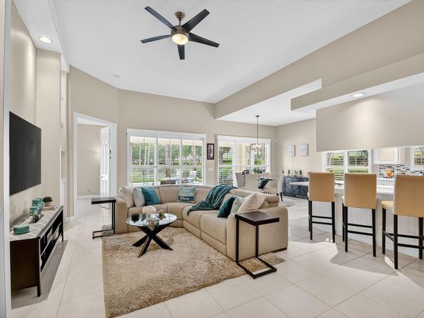 8015 Laborie Lane, Wellington FL 33414