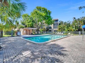 9235 Lagoon Pl 207, Davie FL 33324