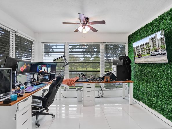 9235 Lagoon Pl 207, Davie FL 33324