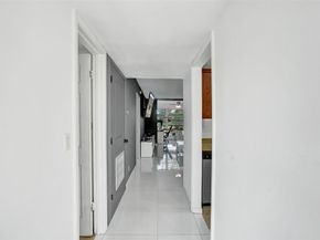 9235 Lagoon Pl 207, Davie FL 33324