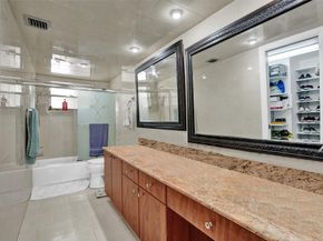 9235 Lagoon Pl 207, Davie FL 33324