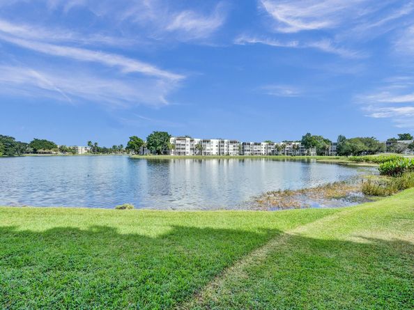 9235 Lagoon Pl 207, Davie FL 33324