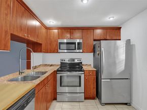 9235 Lagoon Pl 207, Davie FL 33324