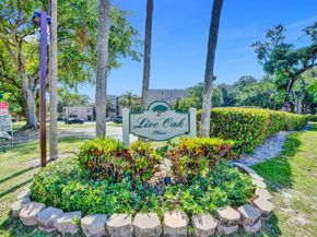 9235 Lagoon Pl 207, Davie FL 33324