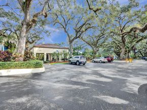 9235 Lagoon Pl 207, Davie FL 33324