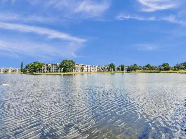9235 Lagoon Pl 207, Davie FL 33324