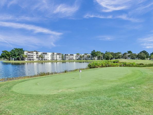 9235 Lagoon Pl 207, Davie FL 33324