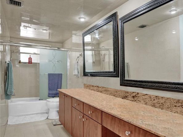 9235 Lagoon Pl 207, Davie FL 33324