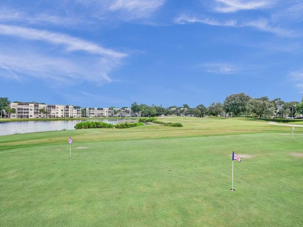 9235 Lagoon Pl 207, Davie FL 33324