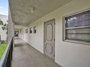 9235 Lagoon Pl 207, Davie FL 33324