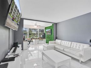 9235 Lagoon Pl 207, Davie FL 33324
