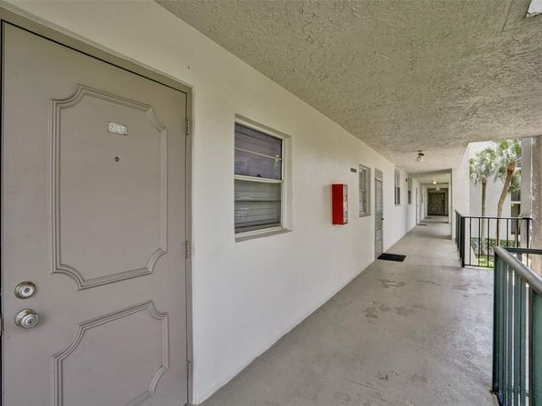 9235 Lagoon Pl 207, Davie FL 33324