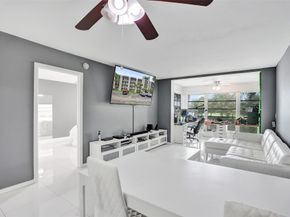 9235 Lagoon Pl 207, Davie FL 33324
