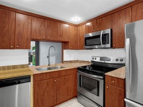 9235 Lagoon Pl 207, Davie FL 33324