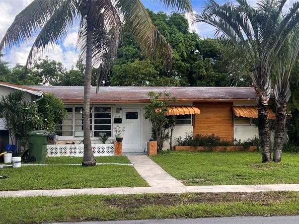 6841 SW 1st Ct, Pembroke Pines FL 33023