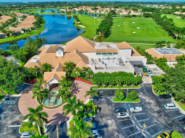 8041 Aberdeen Drive 202, Boynton Beach FL 33472