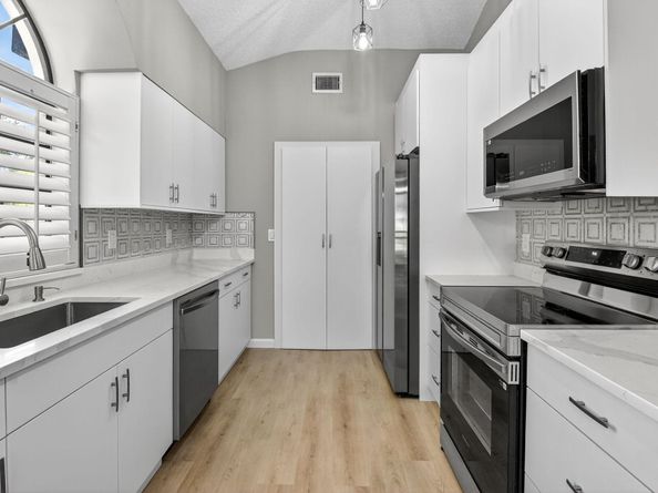 8041 Aberdeen Drive 202, Boynton Beach FL 33472