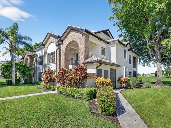 8041 Aberdeen Drive 202, Boynton Beach FL 33472