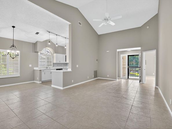 8041 Aberdeen Drive 202, Boynton Beach FL 33472