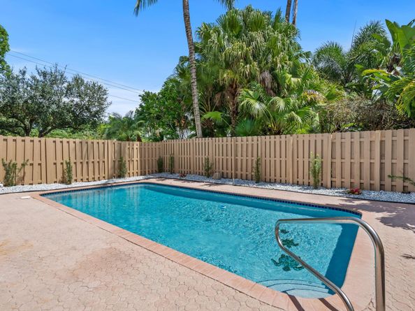 6682 NW 25th Way, Boca Raton FL 33496
