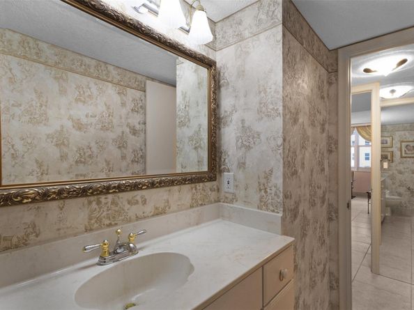 1147 Hillsboro Mile 307, Hillsboro Beach FL 33062