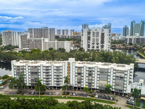 300 Diplomat Pkwy 309, Hallandale Beach FL 33009