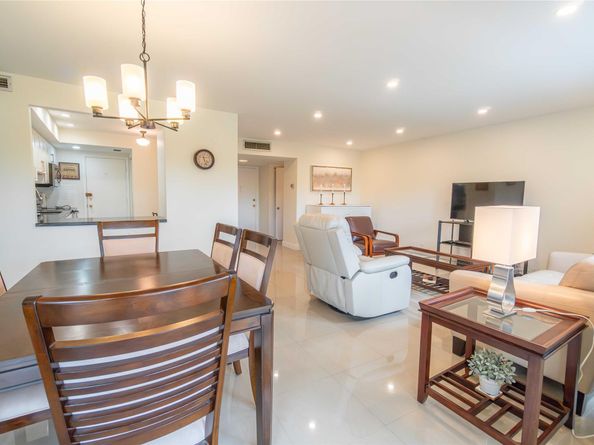 300 Diplomat Pkwy 309, Hallandale Beach FL 33009