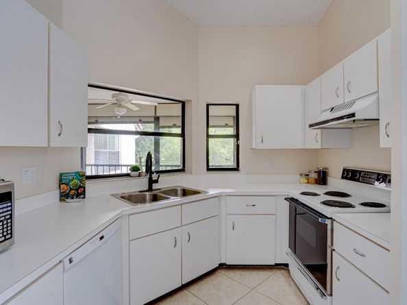 5915 Parkwalk Drive, Boynton Beach FL 33472