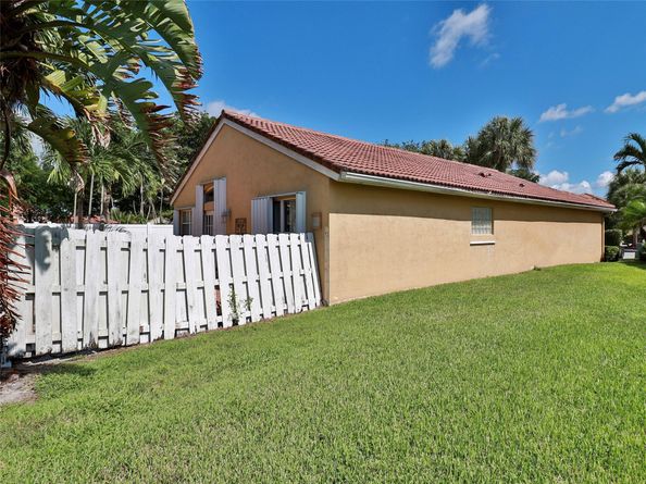 5619 Kingsmill Ct, Lake Worth FL 33463