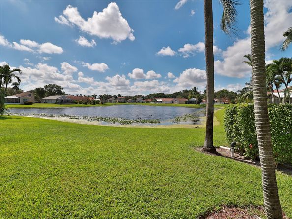 5619 Kingsmill Ct, Lake Worth FL 33463